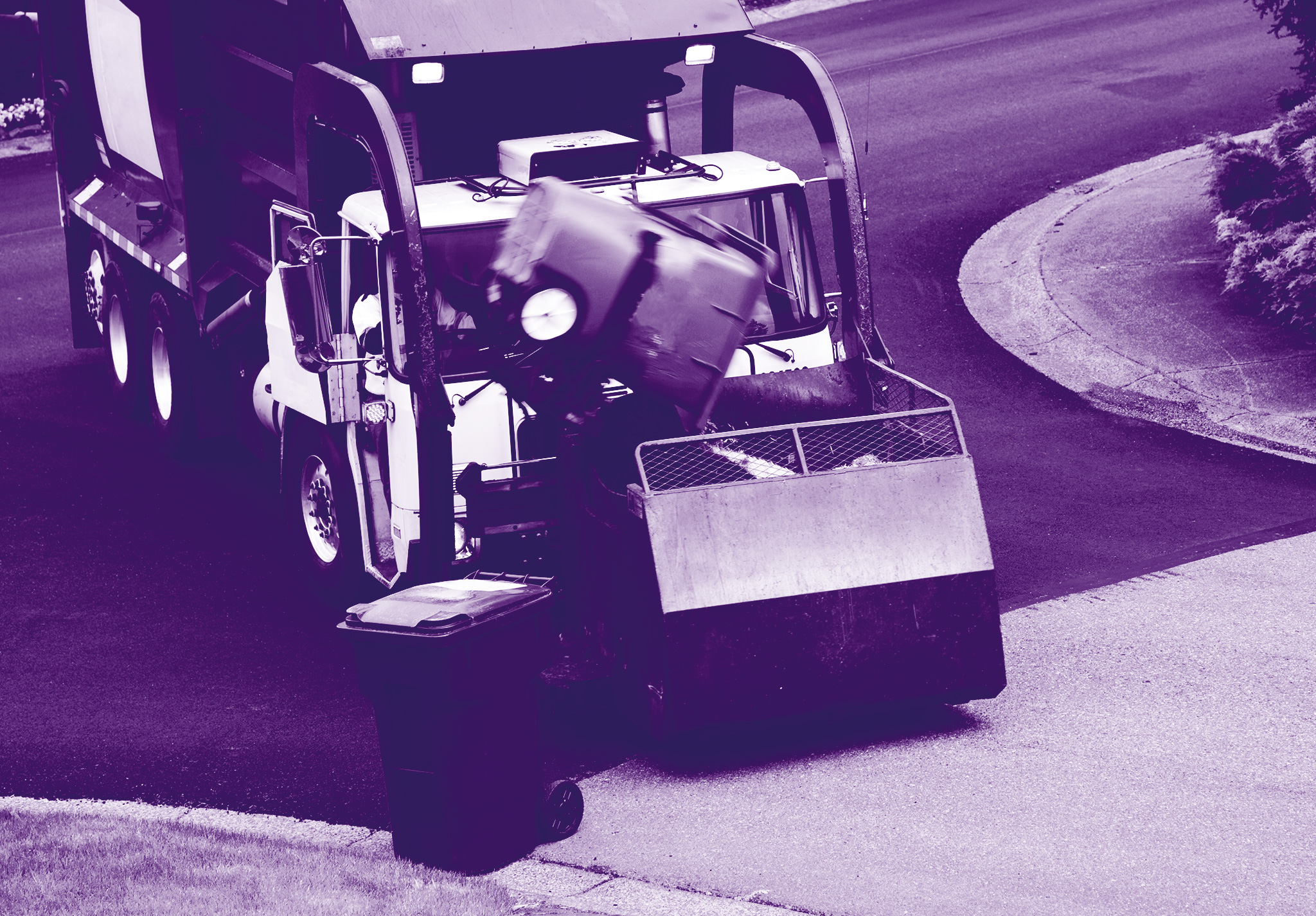 foto con gradiente viola che rappresenta un camion della spazzatura mentre svuota un bidone nel camion
