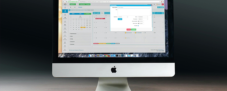 Computer con schermata di CRM