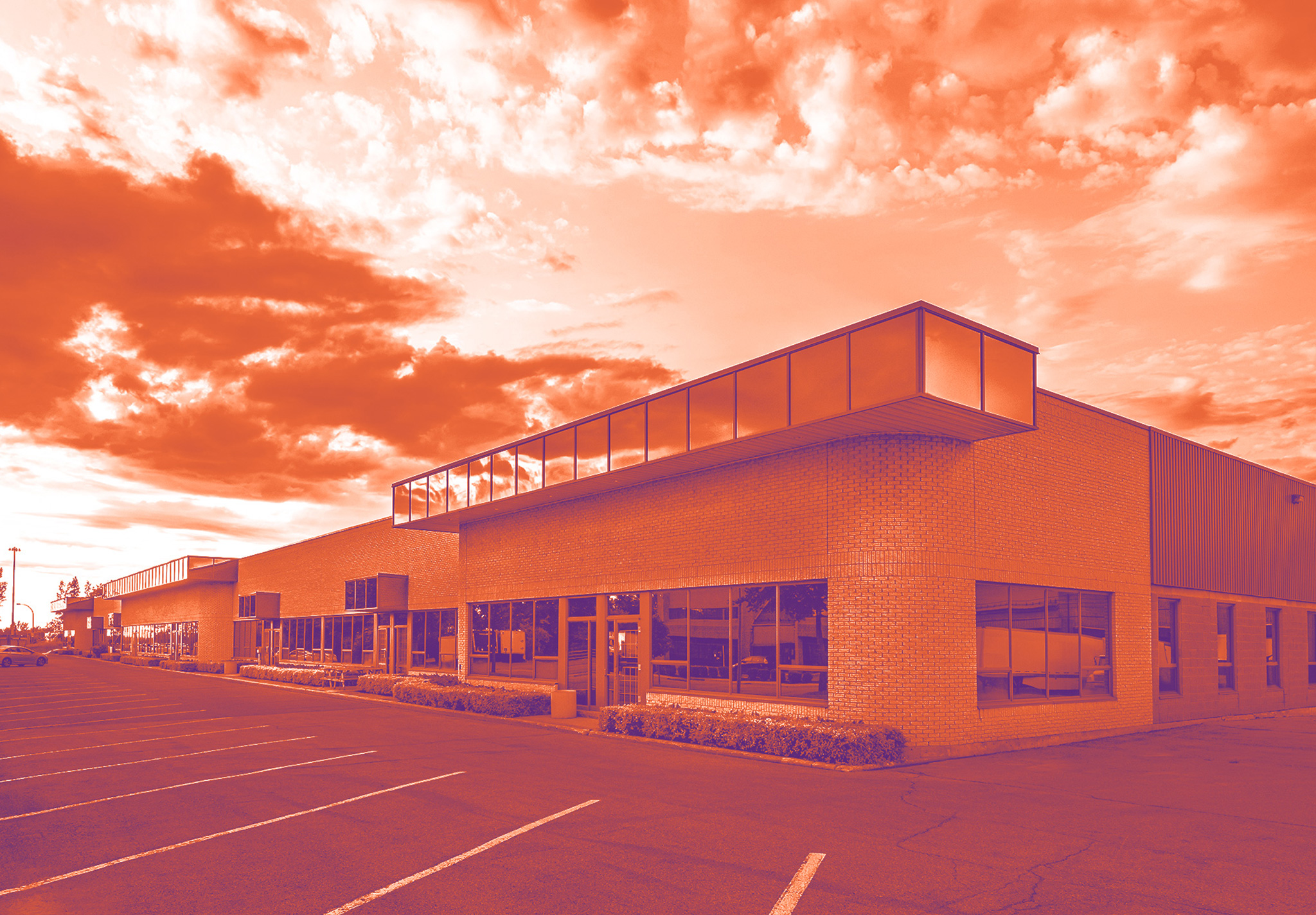 foto con gradiente arancione con una azienda per rappresentare le media imprese